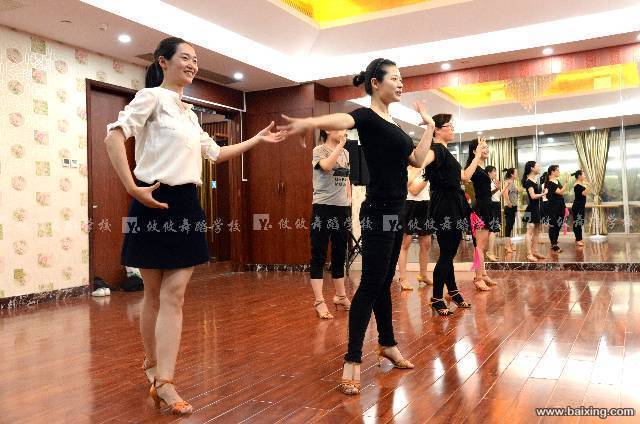 深圳坂田附近舞蹈培训学校哪里学舞蹈可以分期付款?的图片